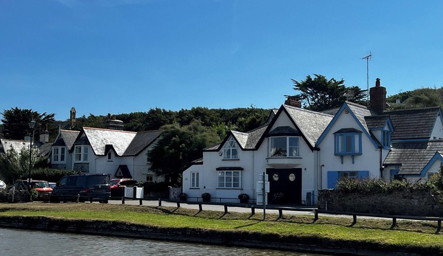 Breakwater Cottage, Bude, has outstanding views