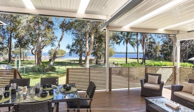 Breakwater House - 5 bedroom waterfront house with panoramic lake views.