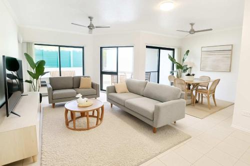 Breakwater Marina Apartment with Pool & Parking in Townsville