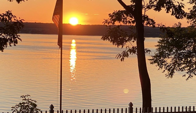 Breath taking lake view rental just minutes away from Seneca lake wineries!