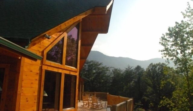 Breath Taking Log Mountain Lodge inside Rumbling Bald Resortnnnnnnnnn