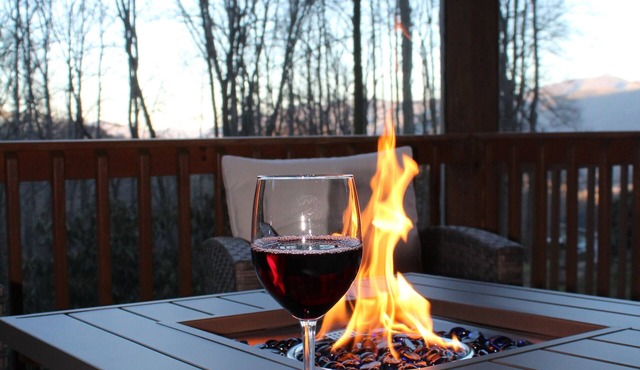 Breathe Above the Clouds - Fire Pit Nights, Views, Parkway & Casino Adventures