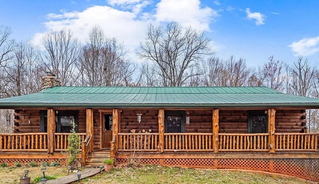 Breathe deep, stay cozy — spacious log cabin living on 30 acres in Aroda, VA