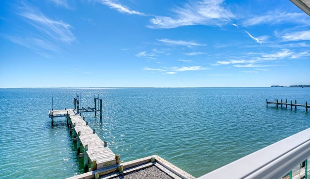 Breathe the Bay - Waterfront w/Dock, Pool & Golf!