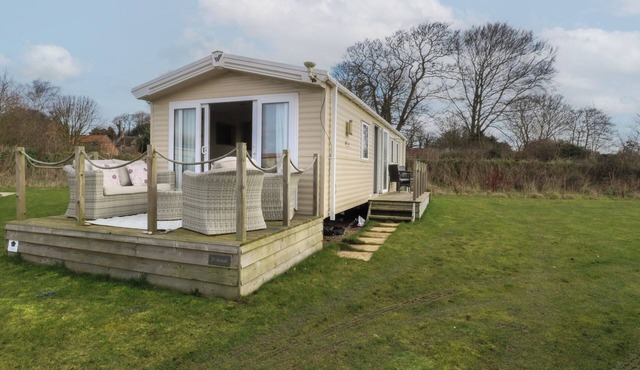 BREATHING SPACE, country holiday cottage, with a garden in Walcott