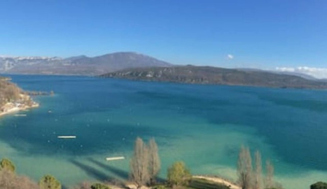 Breathtaking view of the lake. La View" house