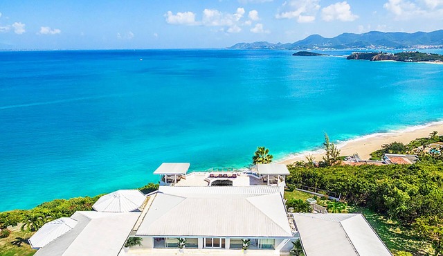 Breathtaking 180° views on the Caribbean sea. Cliff side & Private beach access