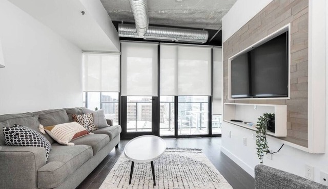 Breathtaking 18th Floor Condo | 2 Bed | 1 Bath |