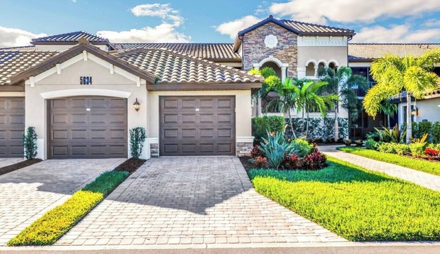 Breathtaking 3 BR condo with lake views in Lakewood National Golf Club - Shades Of Summer