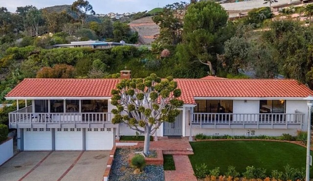 Breathtaking 4bed 2.5bath Oceanview Retreat - Your dream coastal home awaits!