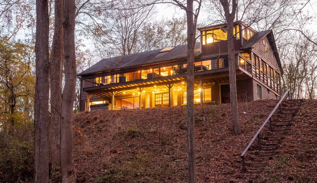 Breathtaking! 5 Acre Private Riverfront Cabin in the Mountains!