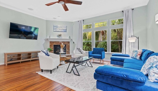 Breathtaking 5 BR Retreat - Pet Friendly!