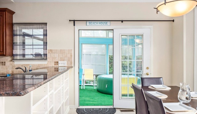 Breathtaking 8,000 Sq Mansion 2 min DC w/2 hot tubs