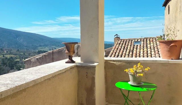 Breathtaking apartment with a south-facing terrace overlooking the Luberon