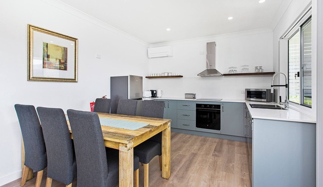 Breathtaking Hilltop Cabin 1 - A Home away from Home