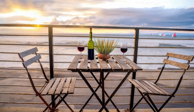 Breathtaking BEACHFRONT 1 Bedroom Apt