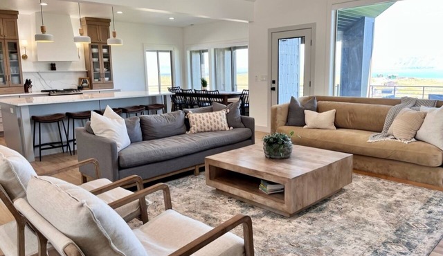 Breathtaking Bear Lake Retreat- Lake View