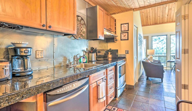Breathtaking Bend Condo w/Resort Amenities!