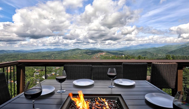 BREATHTAKING Cabin! 4 Decks! UNREAL Views! Game Room! Covered Decks! 5 Fireplace