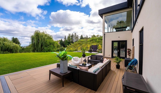 Breathtaking Escarpment Views ~ 4BR Luxury Suite ~ Burlington ~ Greater Toronto