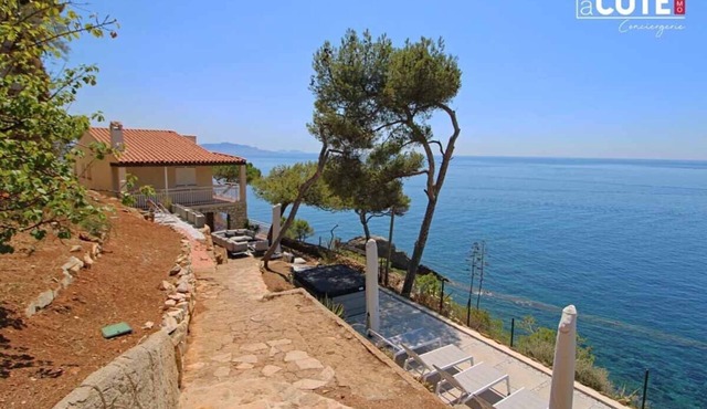 Breathtaking! #Luxury villa on the water