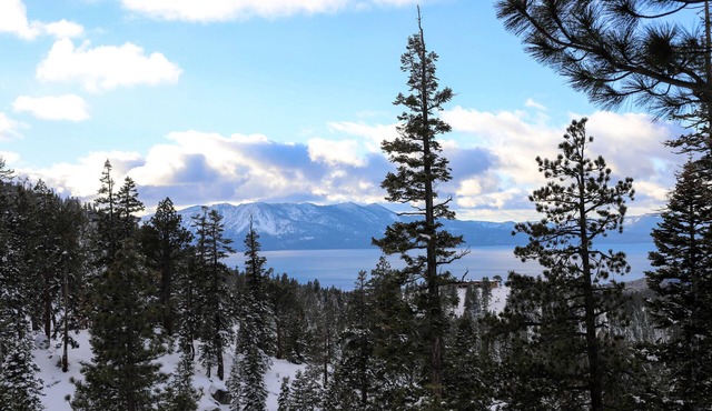 BREATHTAKING LAKE AND MOUNTAIN VIEWS! 2 PRIVATE BALCONIES! HIKE OUT!