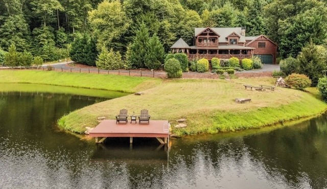 Breathtaking Lakefront Cabin, Fully Stocked with Hot tub and Firepit
