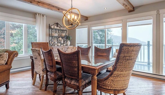 Breathtaking Lake View With Spa Chalet 360