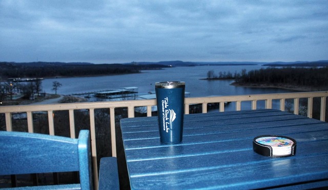 BREATHTAKING LAKE VIEW- UPPER LEVEL - TWO MILES FROM SILVER DOLLAR CITY