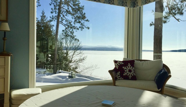Breathtaking Lakefront View Million Dollar View by the Lake in Quebec