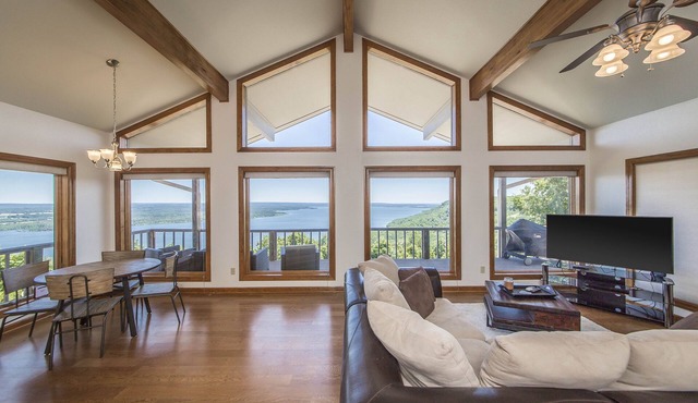 Breathtaking Lakeview GUEST Home in Diamond Bluff