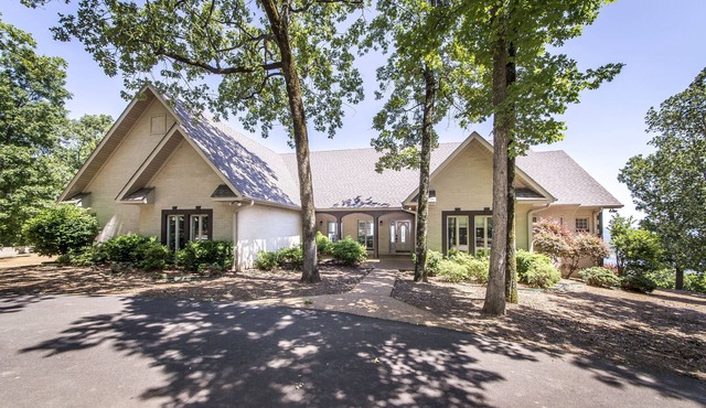 Breathtaking Lakeview Home in Diamond Bluff