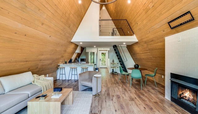 Breathtaking Luxurious A-Frames with Hot-Tub in Louisiana