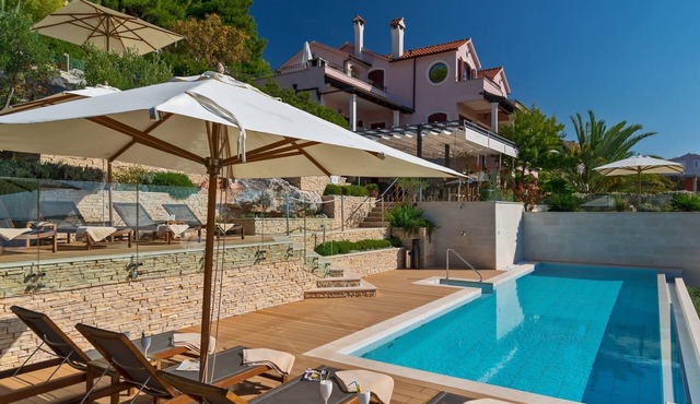 Breathtaking Luxury Villa Pool Seaview Quiet area Walking Distance To Centre