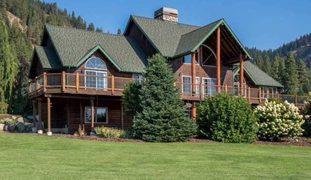 Breathtaking mountain retreat minutes away from historic downtown.