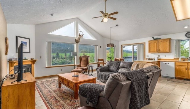 Breathtaking Mountain View Townhouse by the River