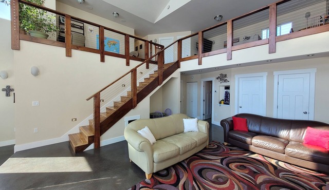 Breathtaking Mountain Views tucked away in private. Outdoor Sauna and Hot Tub!
