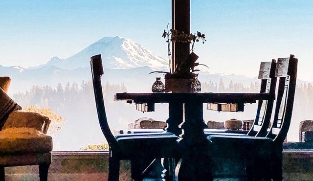 Breathtaking Mt Rainier & Cascade Views, Whole House-Hot Tub/FirePit/Pool Table