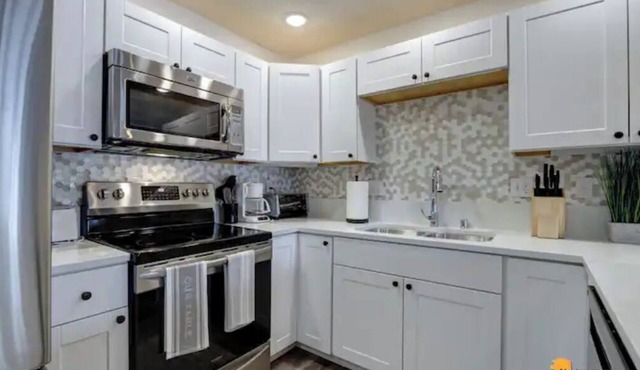 Breathtaking newly remodeled 2 bed, 1 bath unit