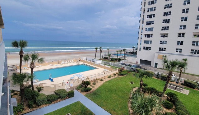 Breathtaking ocean-front condo