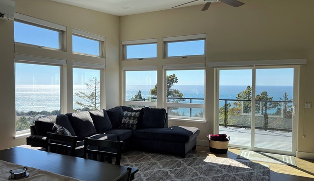 Breathtaking ocean and bay views, 5-bedroom duplex in Oceanside's highest point.