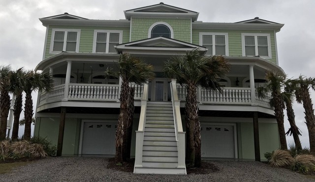Breathtaking Ocean and Sound front views from every room