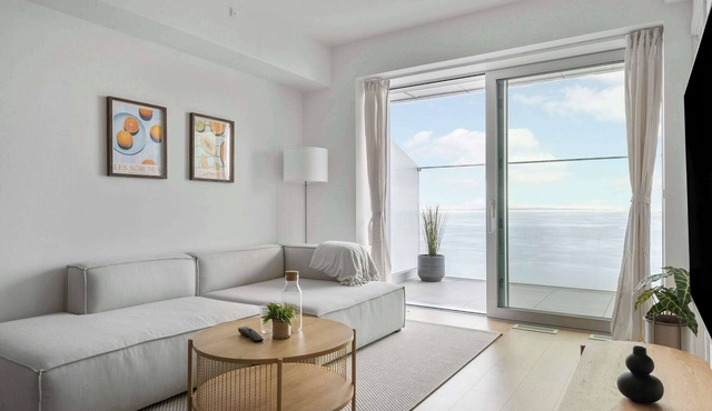 Breathtaking Ocean Views & Private Balcony