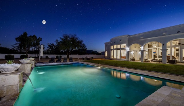 Breathtaking Paradise Valley Estate - Sleeps 10 - Pool -Chef's Kitchen - Theater