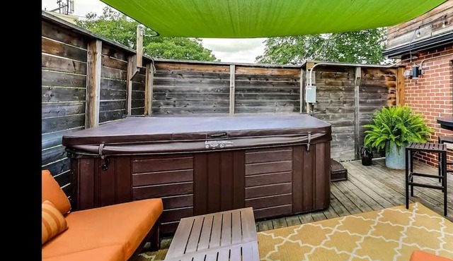 Breathtaking private Hottub Oasis