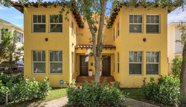 Breathtaking Residence in Rosemary Square WPB