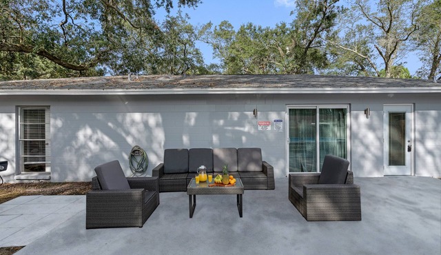 Breathtaking & Renovated Tampa Heated Pool House
