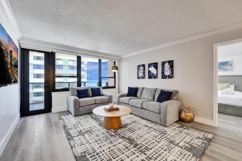 Breathtaking resort condo w beach service Unit 908