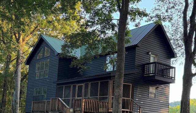 Breathtaking river stay: 3 bedrooms, big views, and pure mountain quiet.
