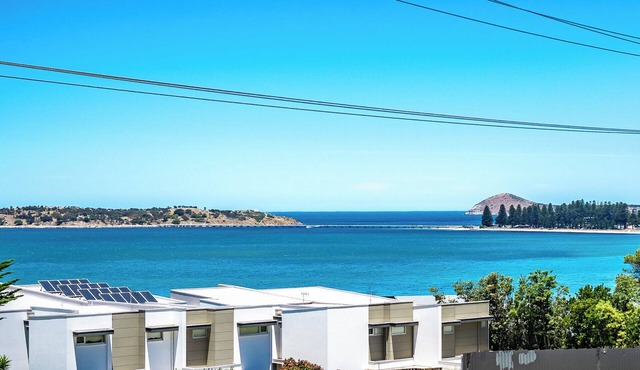 Breathtaking Sea Views at Bennys